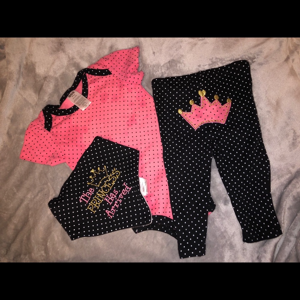 3 piece set onesie, pants and bib!